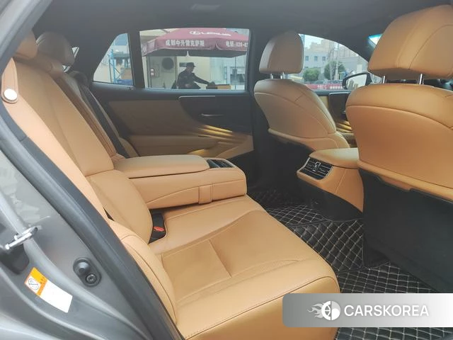 Lexus LS id 4261867 из Китая 26