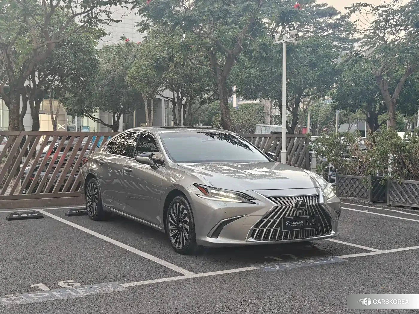 Lexus ES id 4539037 из Китая 12