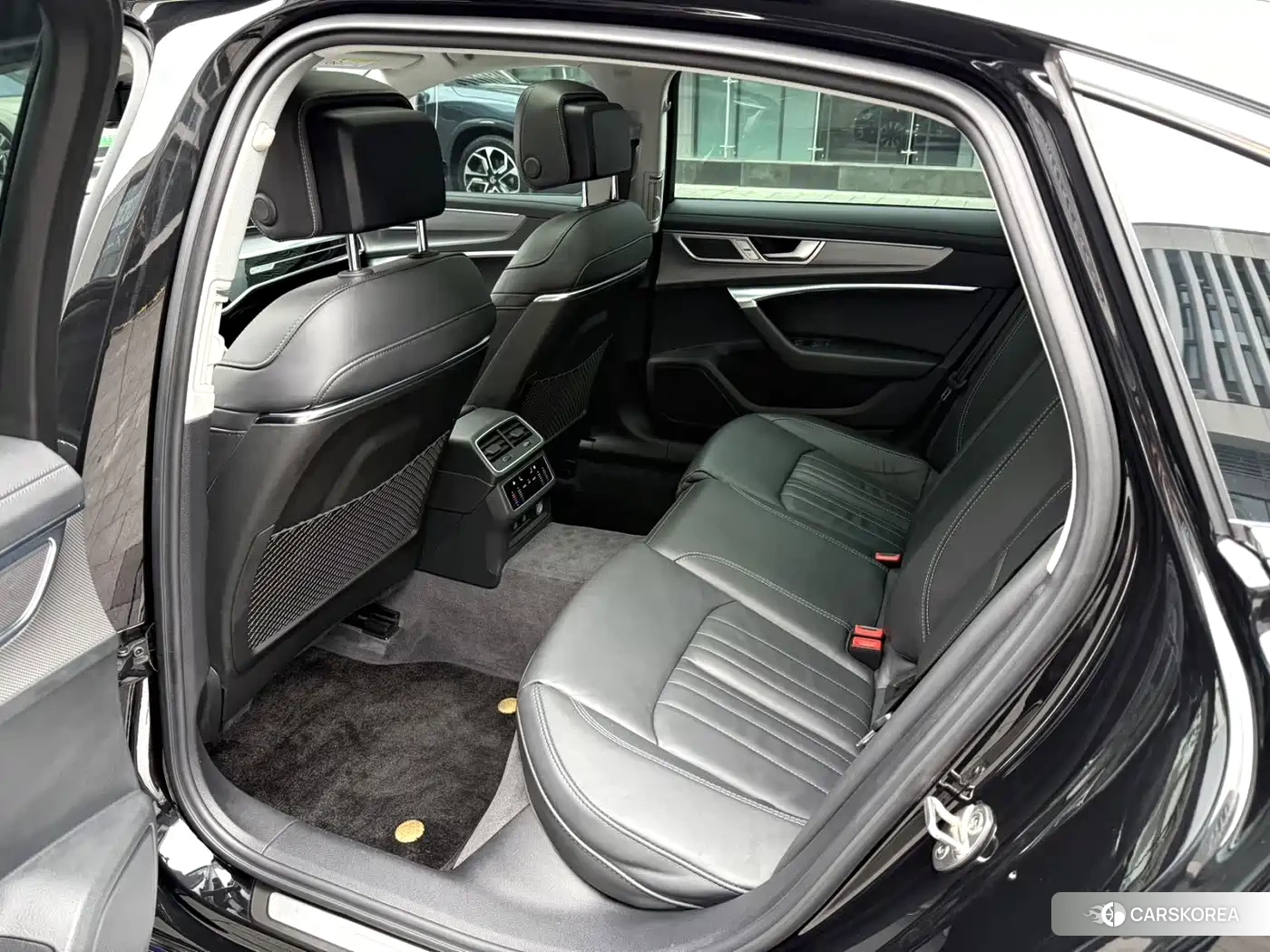 Audi A6L id 4600975 из Китая 7