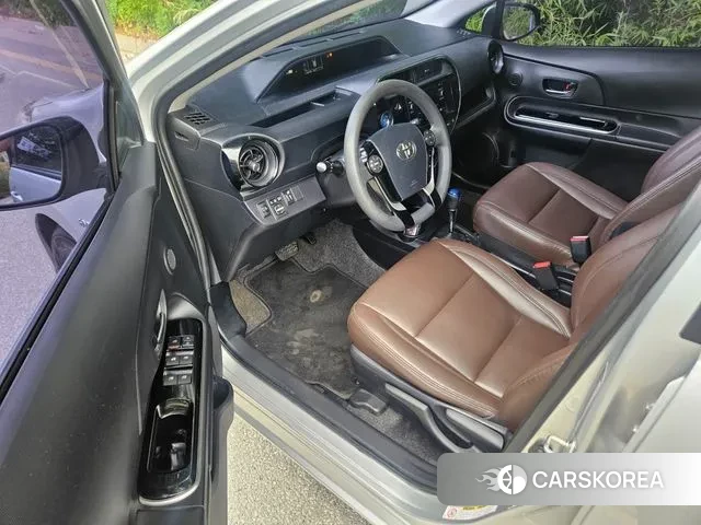 Toyota Prius C id 3558062 из Кореи 8