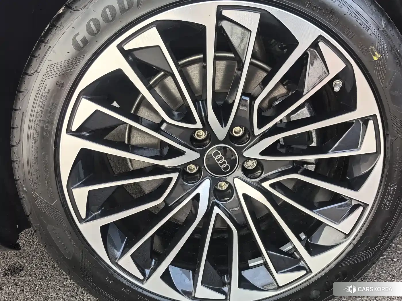 Audi A7L id 4664631 из Китая 12
