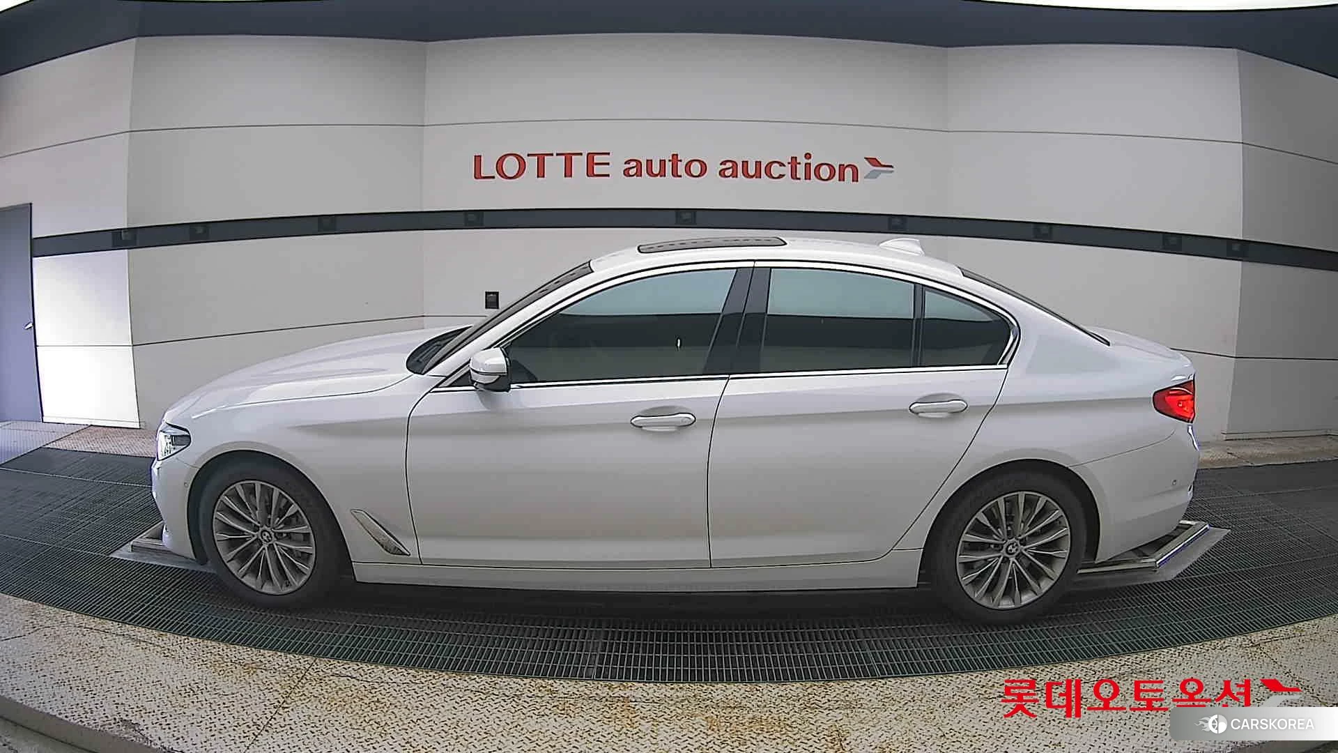 BMW  530i Luxury id 4902319 из Кореи 34