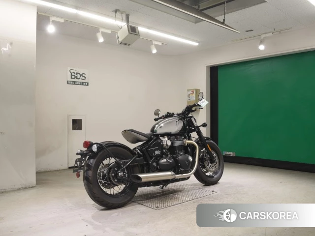 Triumph BONNEVILLE BOBBER 2023 из Японии, фото 4