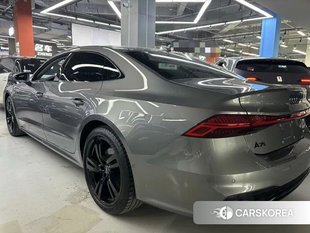 Audi A7L id 4321208 из Китая 14