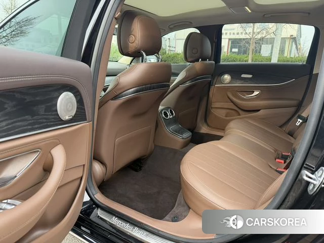 Mercedes-Benz E-class id 4259647 из Китая 18
