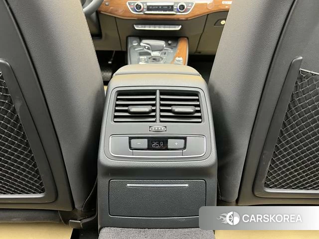 Audi A4L id 4259419 из Китая 30