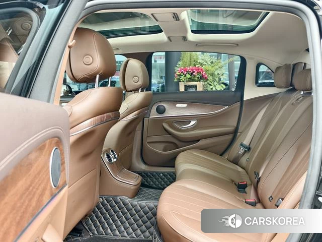Mercedes-Benz E-class id 4276711 из Китая 16