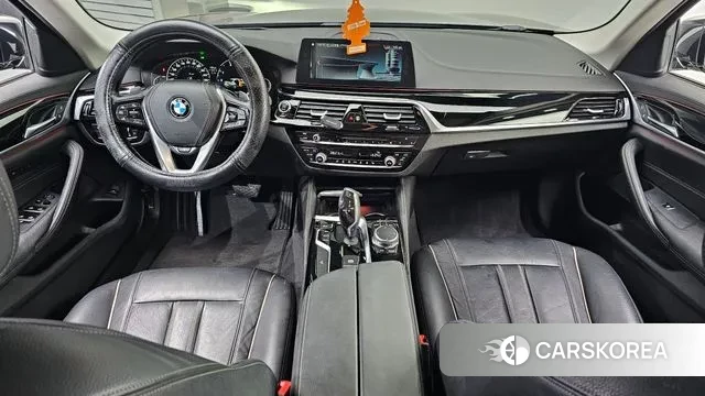 BMW 5 Series (G30) id 3703841 из Кореи 17