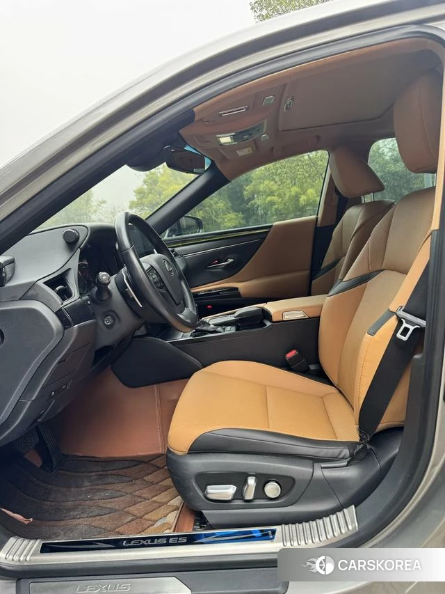 Lexus ES id 4261266 из Китая 9