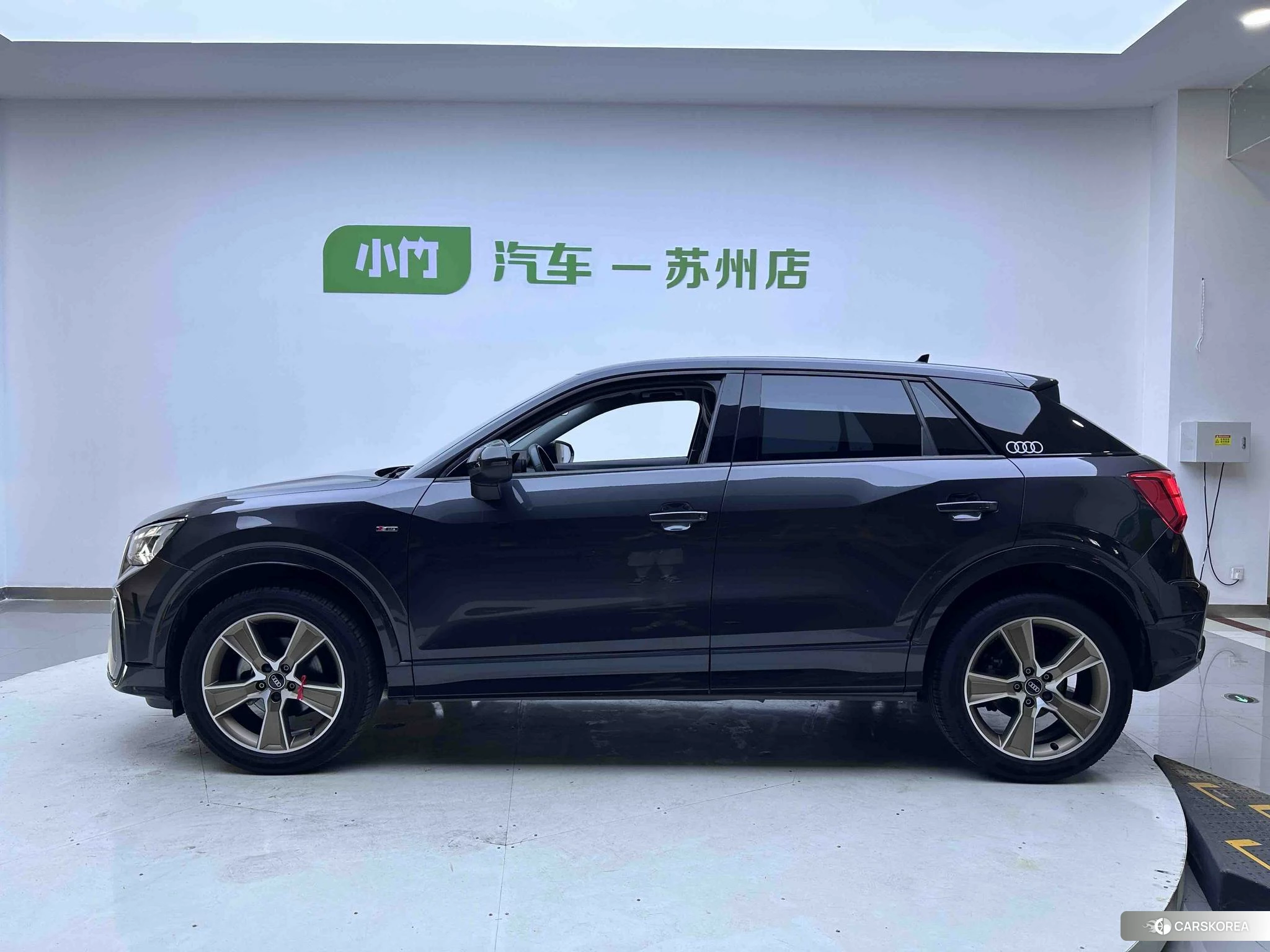 Audi Q2L id 4512639 из Китая 16