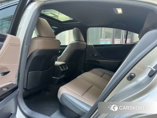 Lexus ES id 4220878 из Китая 27
