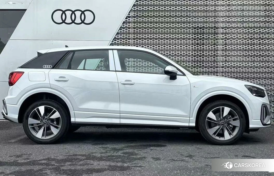 Audi Q2L id 4467879 из Китая 13