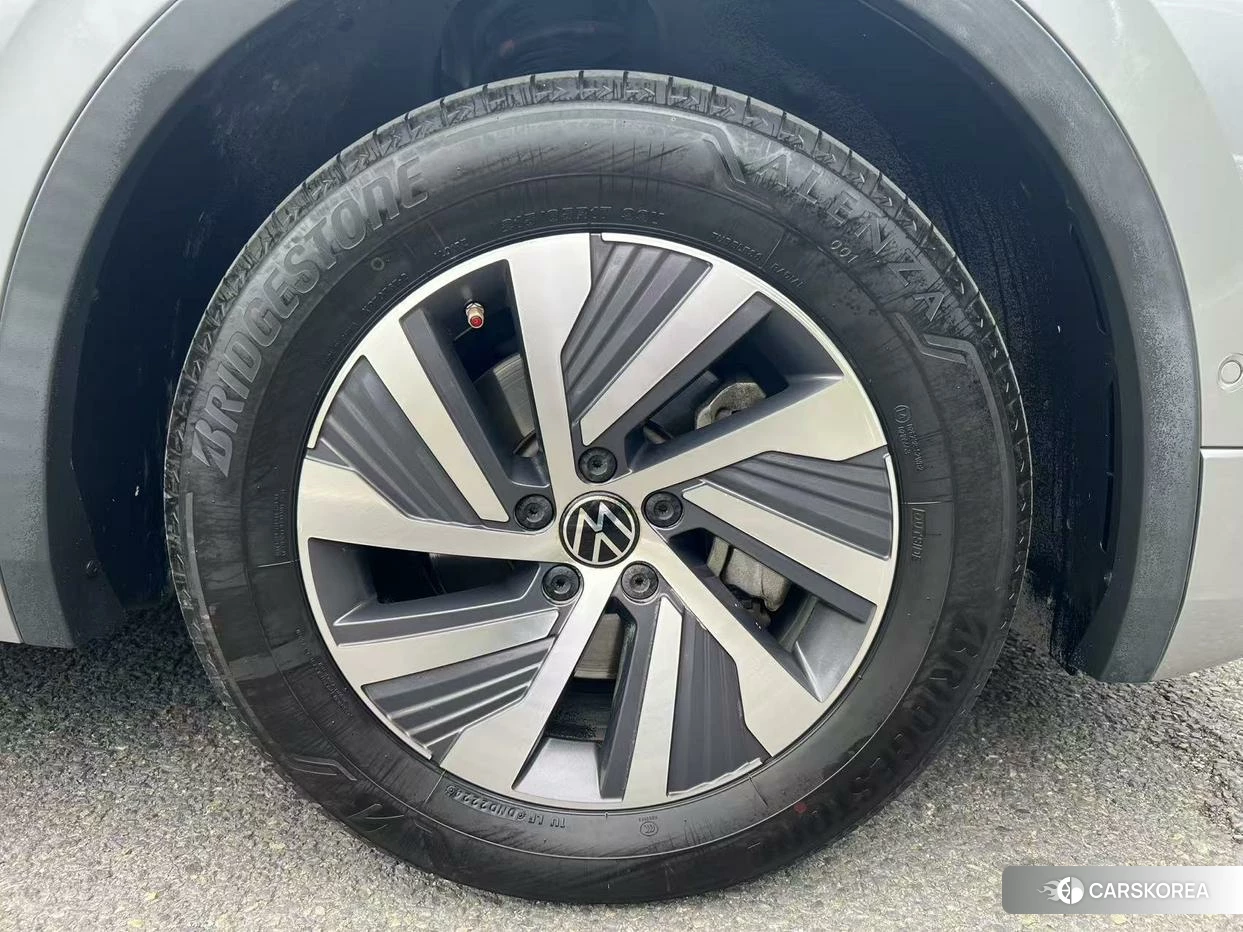 Volkswagen Tiguan L PHEV id 4455823 из Китая 13