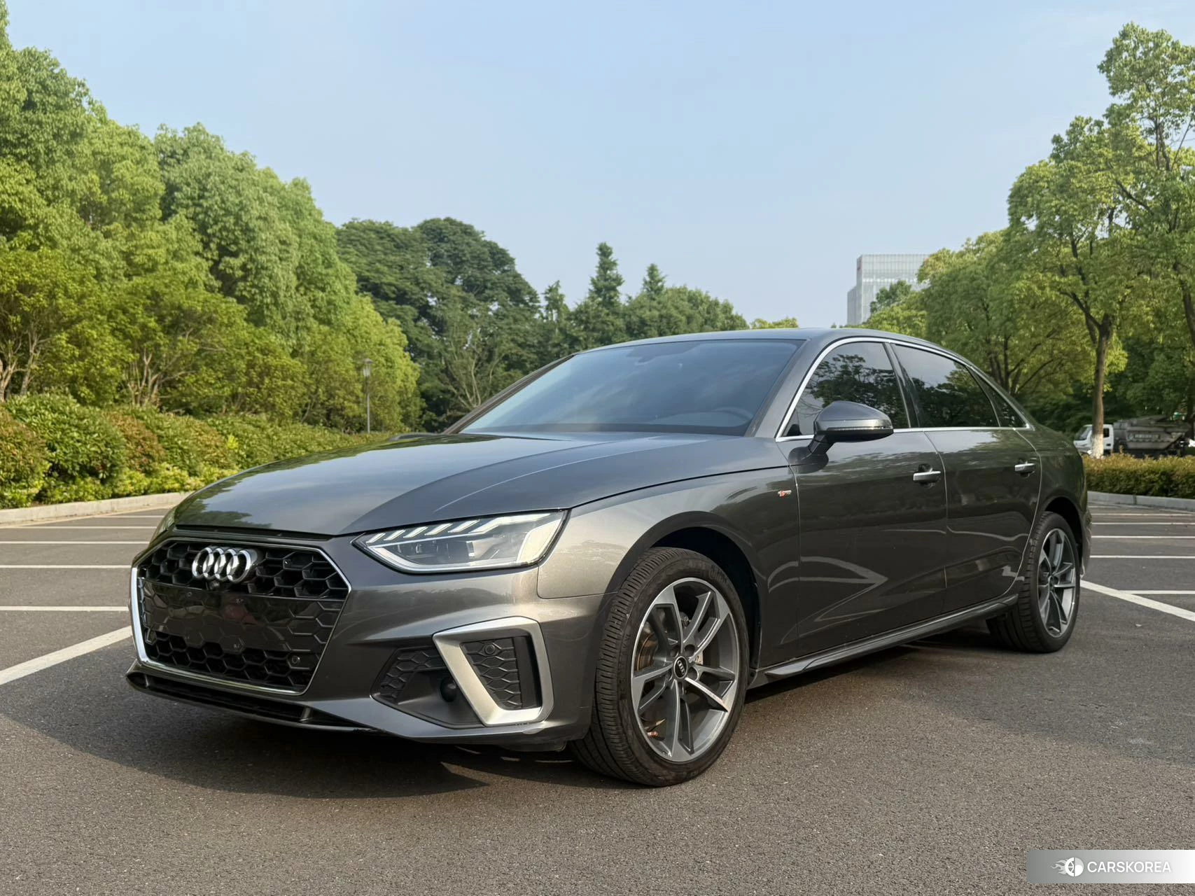 Audi A4L id 4413454 из Китая 14