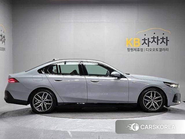 BMW 5 Series (G60) id 3896472 из Кореи 17