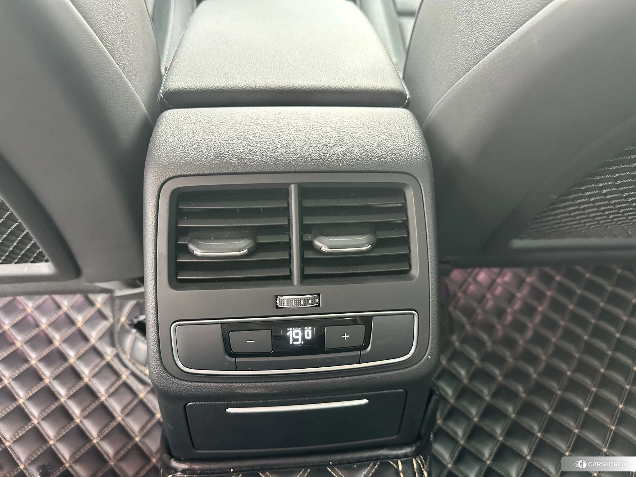 Audi A4L id 4514980 из Китая 15