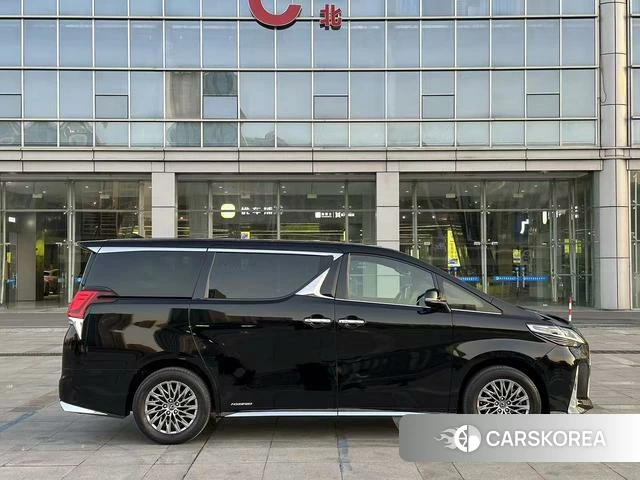 Lexus LM id 4290858 из Китая 10