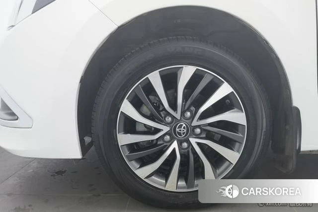 Toyota Corolla dual engine E+ id 4211565 из Китая 21