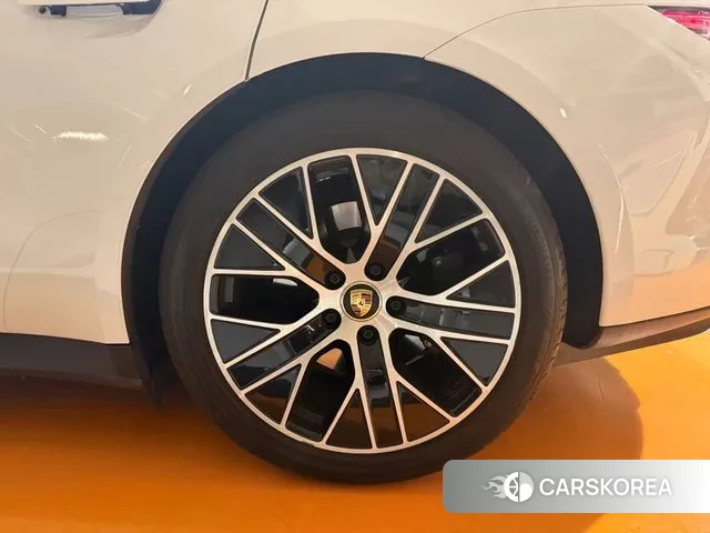 Porsche Taycan id 3571044 из Кореи 15