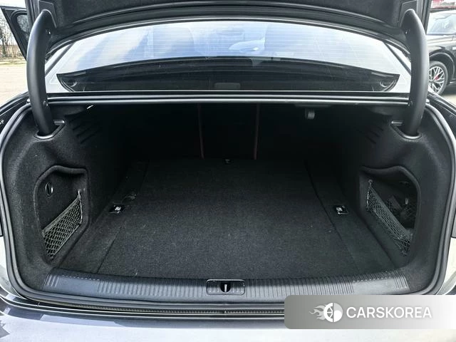 Audi A4L id 3890625 из Китая 9