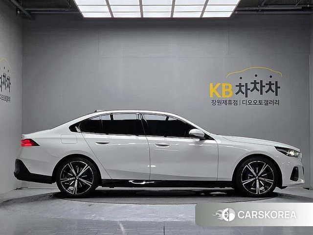 BMW 5 Series (G60) id 4493403 из Кореи 17