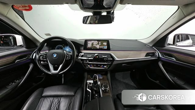 BMW 5 Series (G30) id 3873434 из Кореи 17