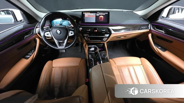 BMW 5 Series (G30) id 3859139 из Кореи 17