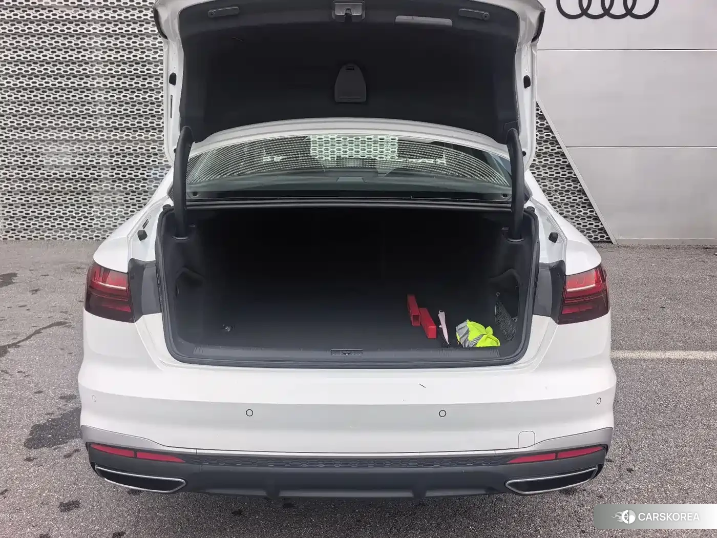 Audi A4L id 4622454 из Китая 7