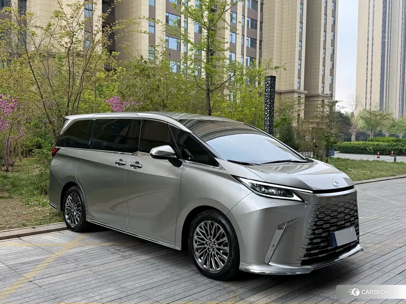 Lexus LM id 4559701 из Китая 13