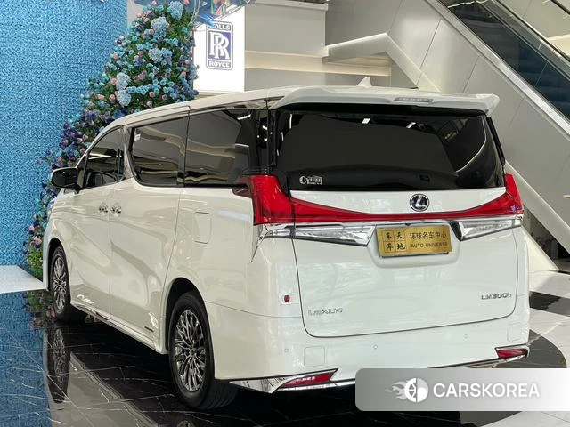 Lexus LM id 4279406 из Китая 21