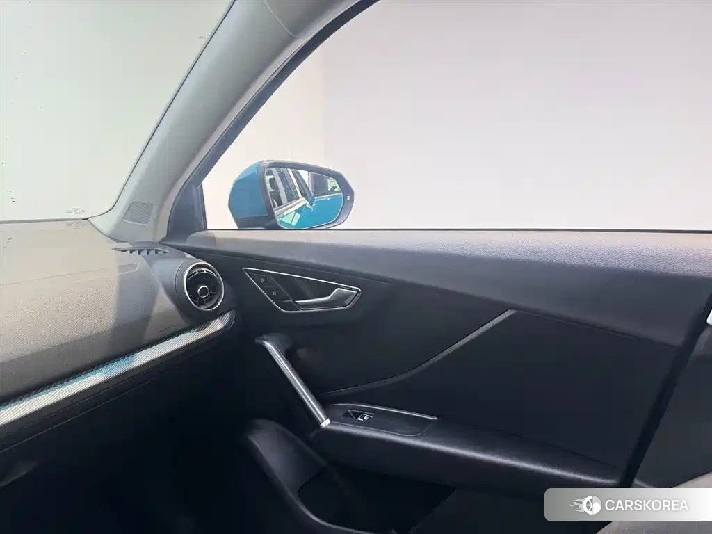 Audi Q2L id 4547438 из Китая 16