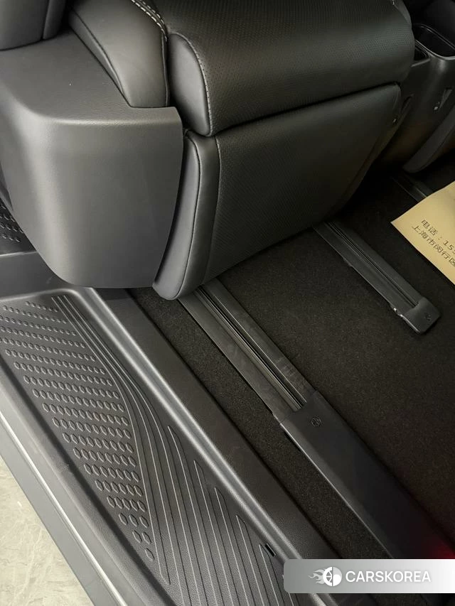 Lexus LM id 4298375 из Китая 15