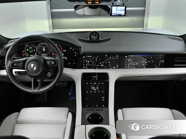 Porsche Taycan id 3786033 из Кореи 17