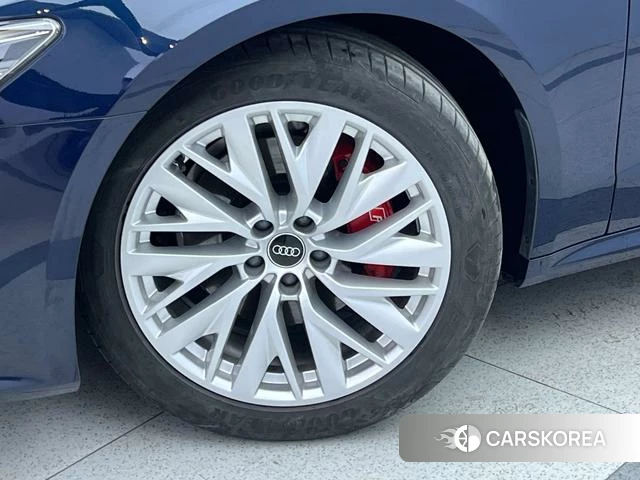 Audi A7L id 4207860 из Китая 31