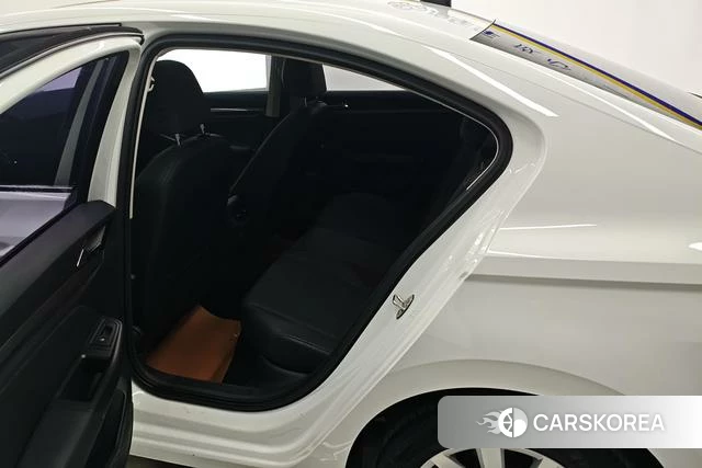 Volkswagen Bora id 4272945 из Китая 14