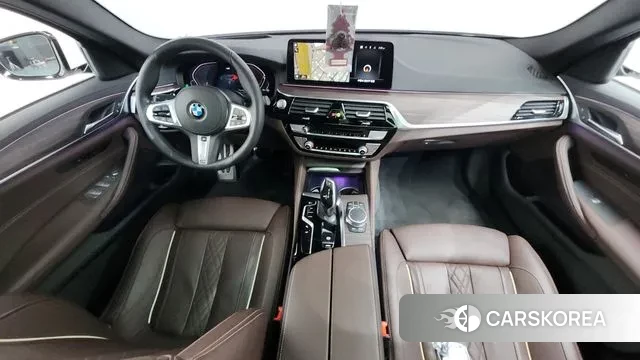 BMW 5 Series (G30) id 3428112 из Кореи 17