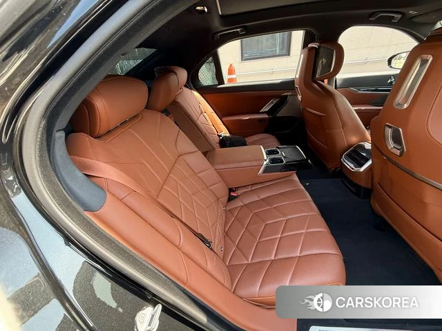 BMW 7 Series (G70) id 3857313 из Кореи 9