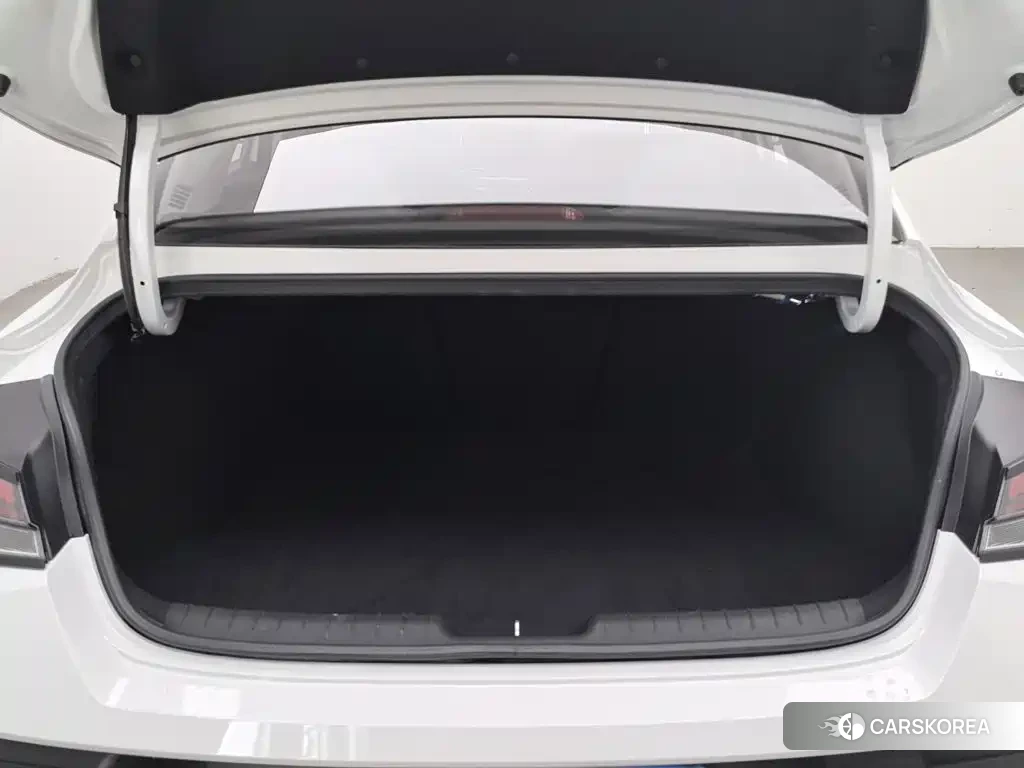 Hyundai Elantra id 4654587 из Китая 21