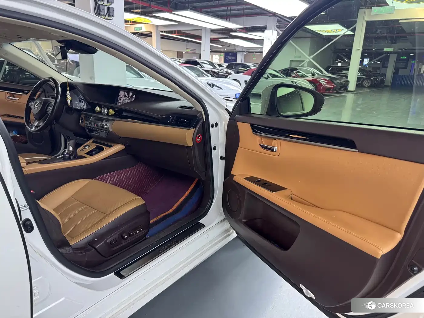 Lexus ES id 4539175 из Китая 22