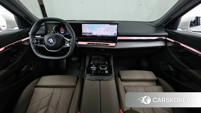 BMW 5 Series (G60) id 4387904 из Кореи 17