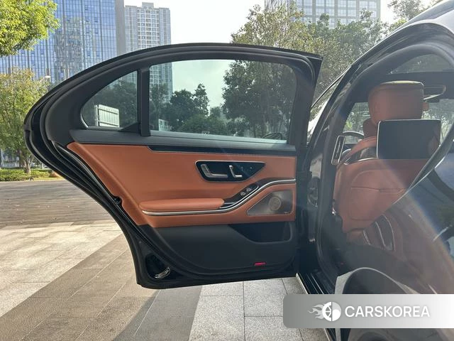Mercedes-Benz S-class id 4353653 из Китая 18