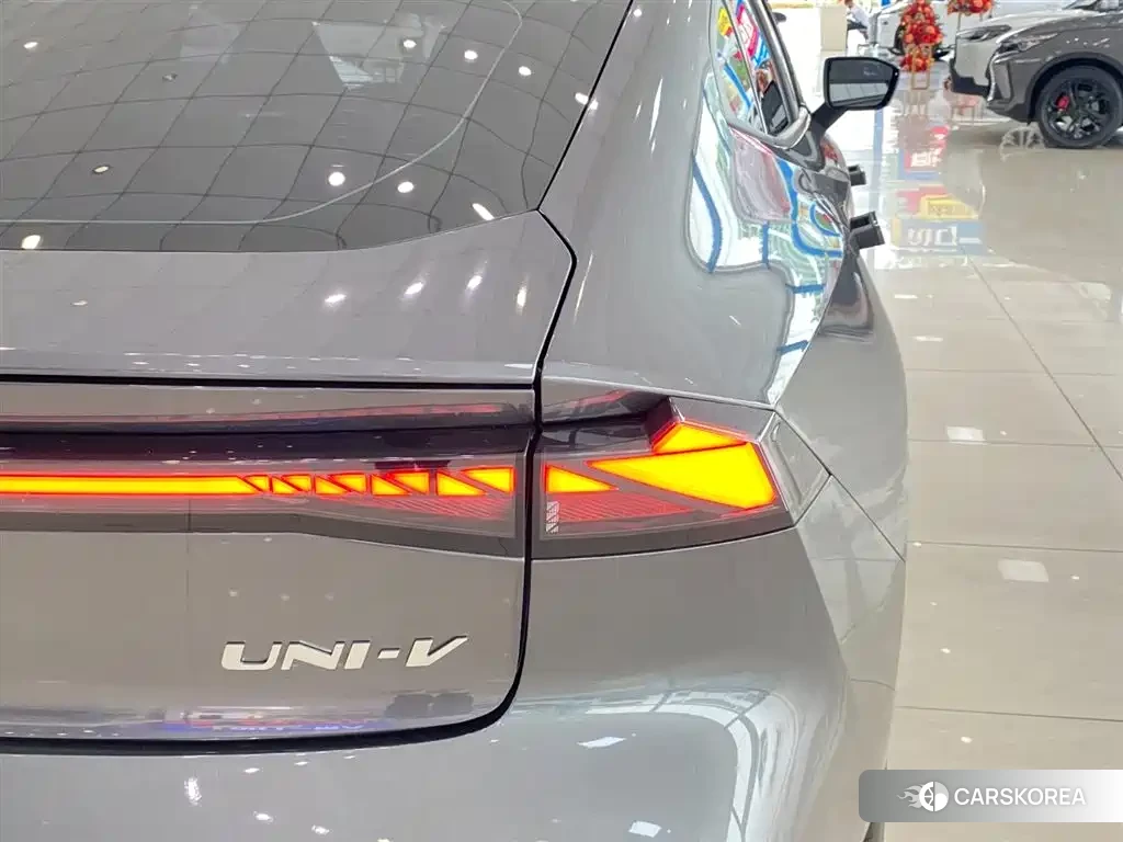 Chang'an Changan UNI-V id 4548250 из Китая 14