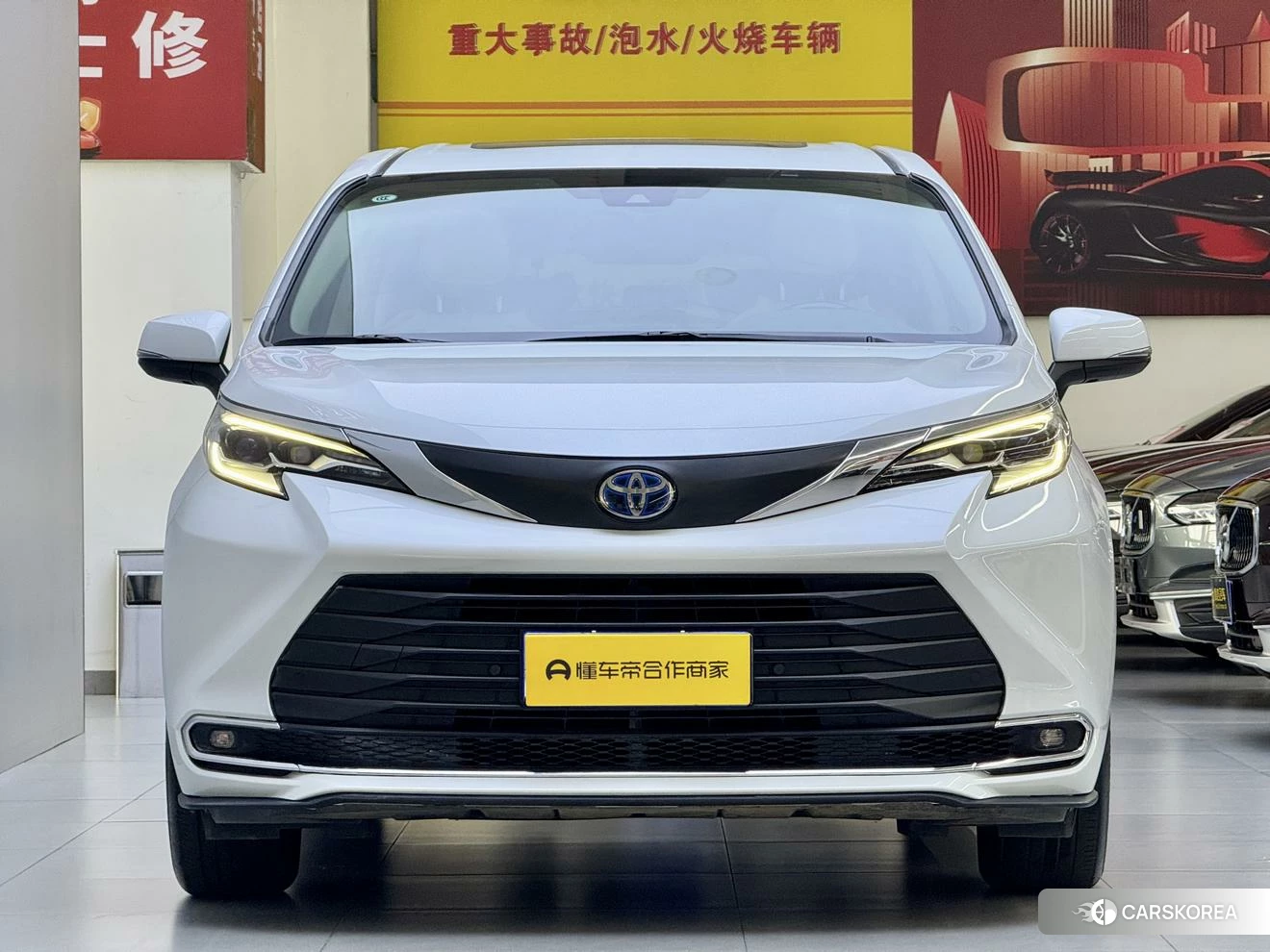 Toyota Sienna id 4510916 из Китая 11
