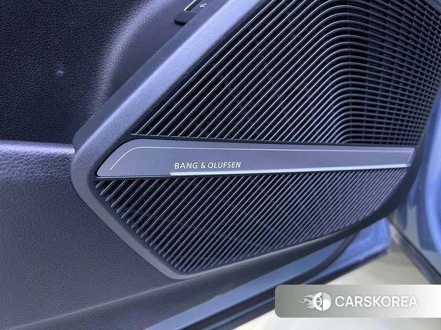 Audi Q5L id 4228468 из Китая 23