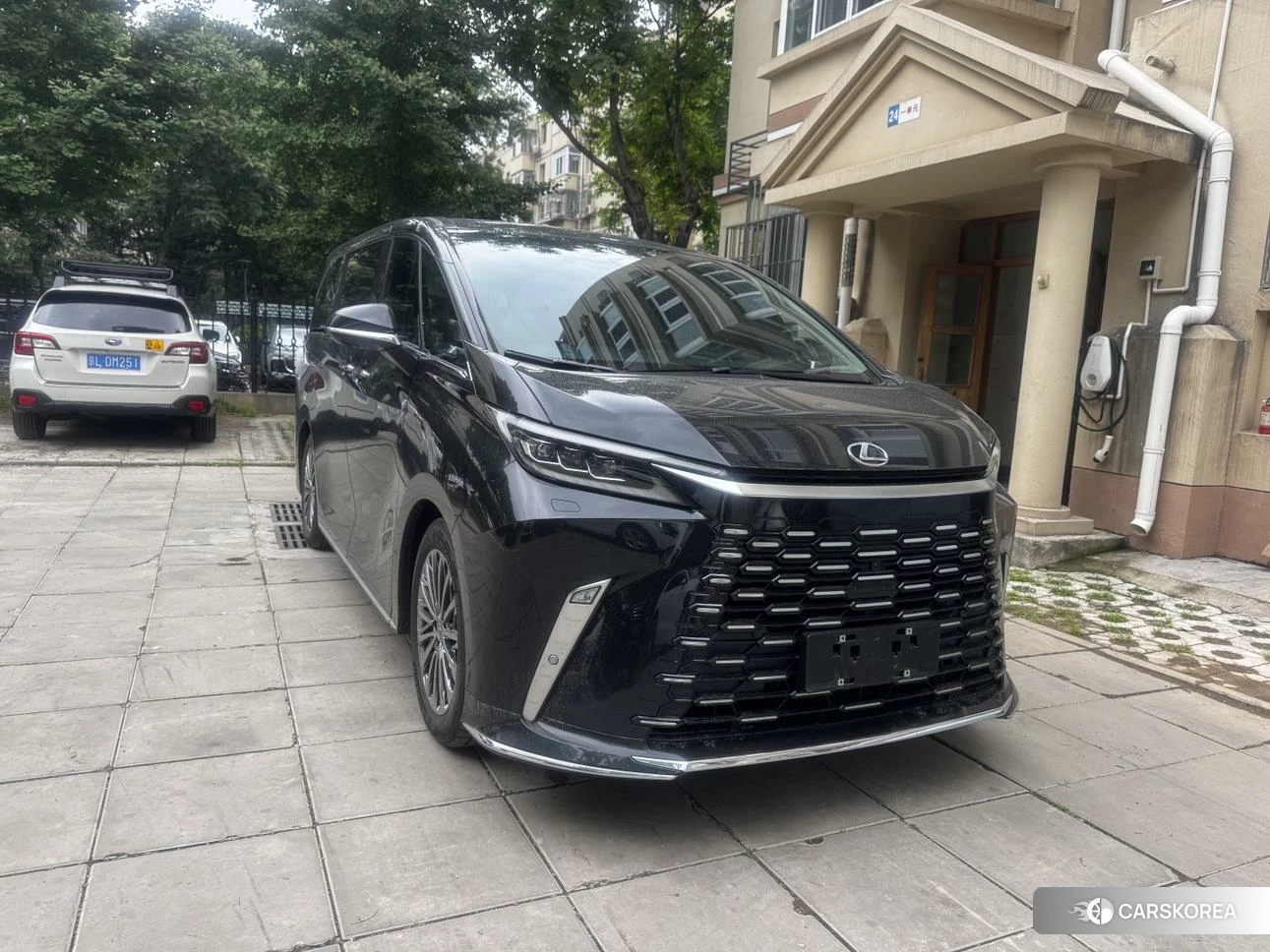 Lexus LM id 4515263 из Китая 15