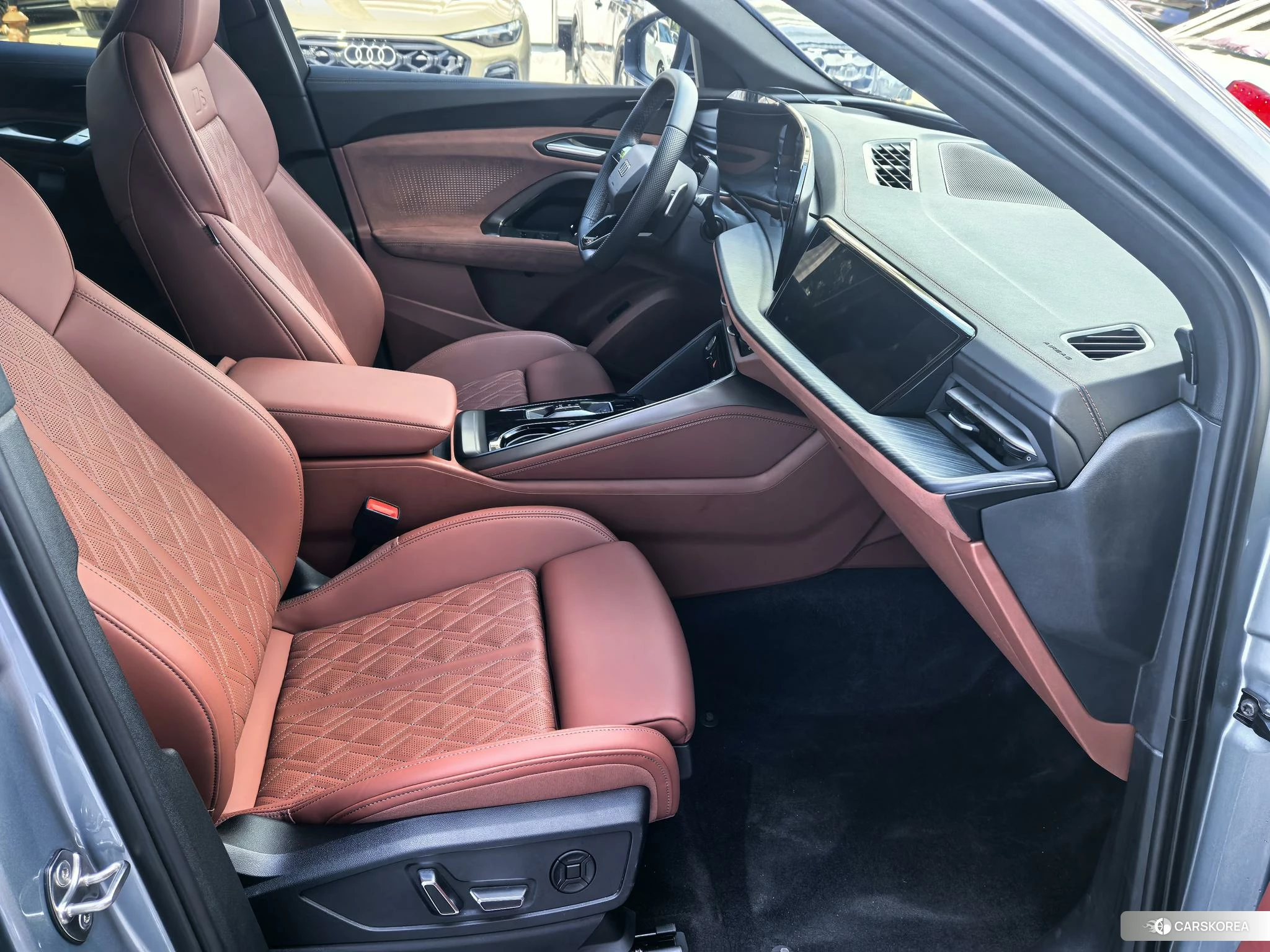 Audi Q5L id 4486583 из Китая 8