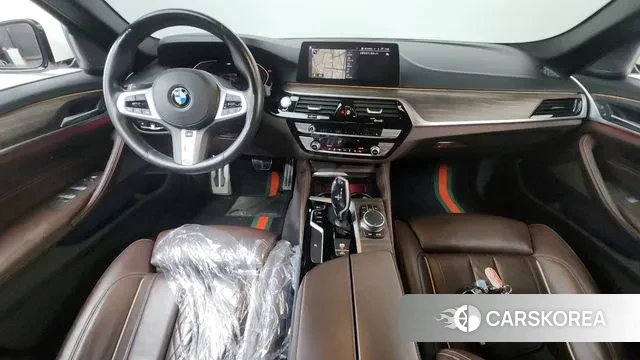 BMW 5 Series (G30) id 3433977 из Кореи 17