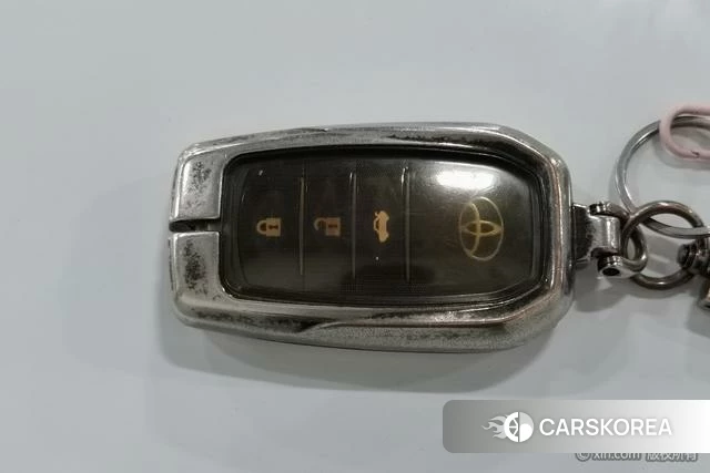 Toyota Corolla dual engine E+ id 4276506 из Китая 21