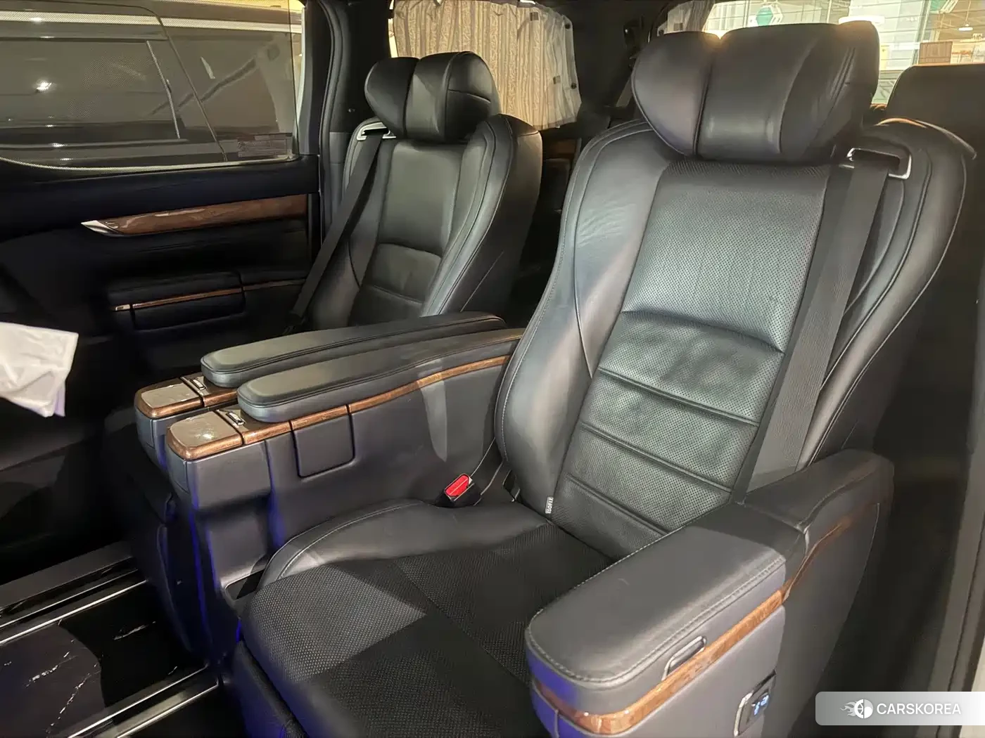 Toyota Elfa id 4649390 из Китая 7