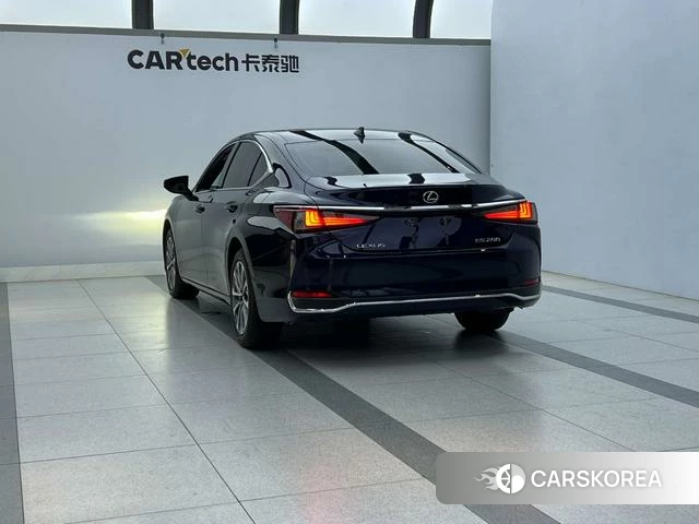 Lexus ES id 4353643 из Китая 28